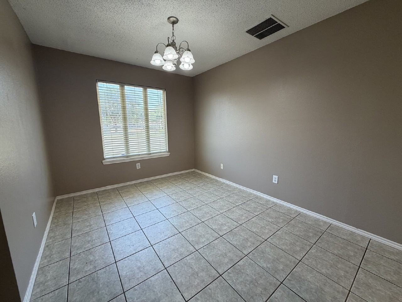 6510 9th St - Photo 4 of 14
