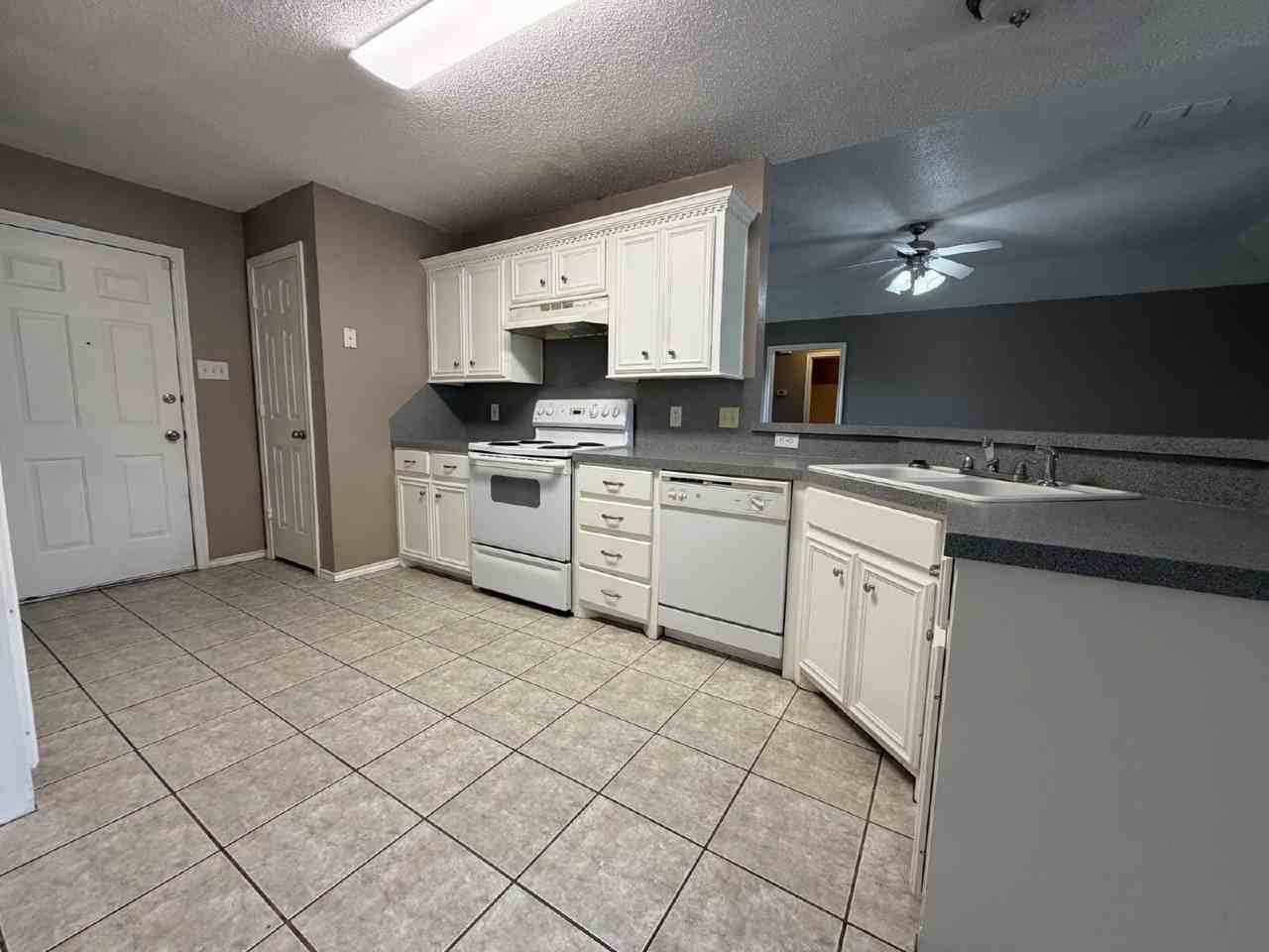 6510 9th St - Photo 5 of 14