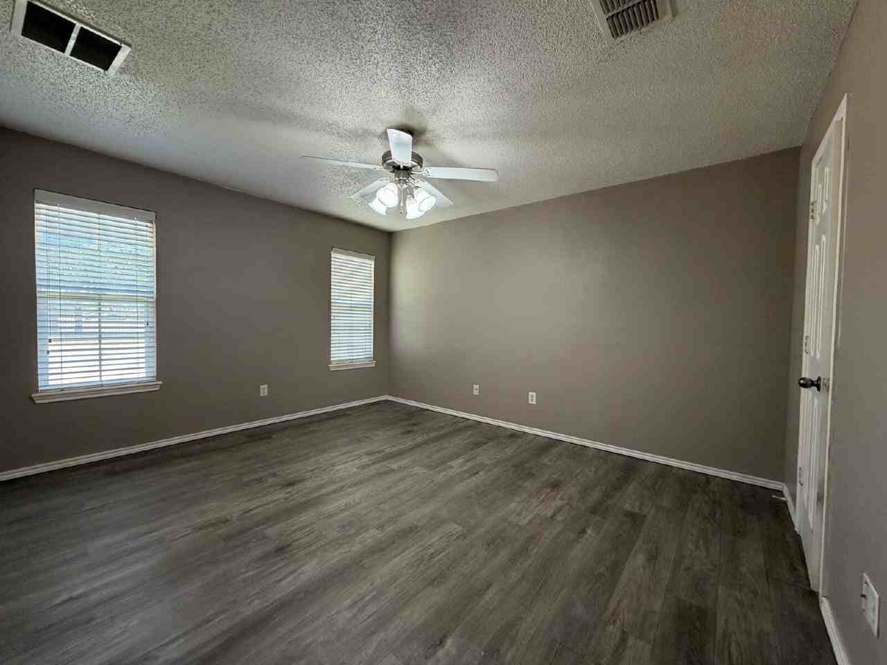 6510 9th St - Photo 7 of 14