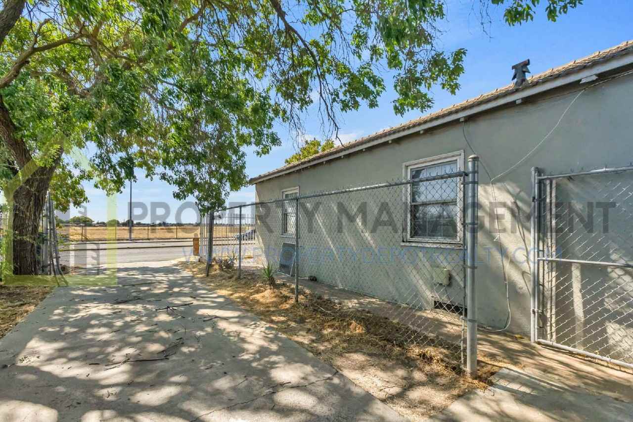 6313 24th St - Photo 4 of 25