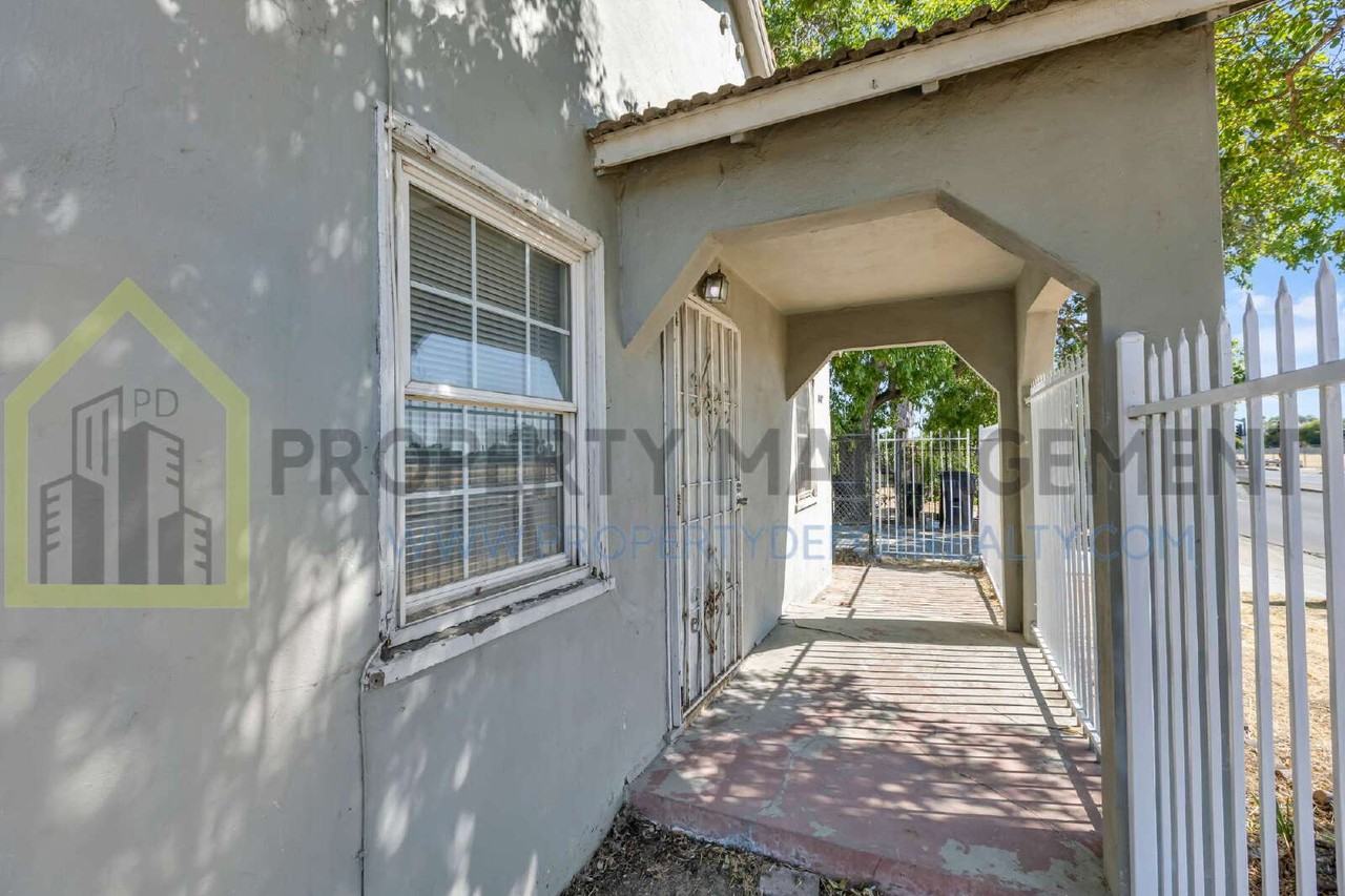 6313 24th St - Photo 6 of 25