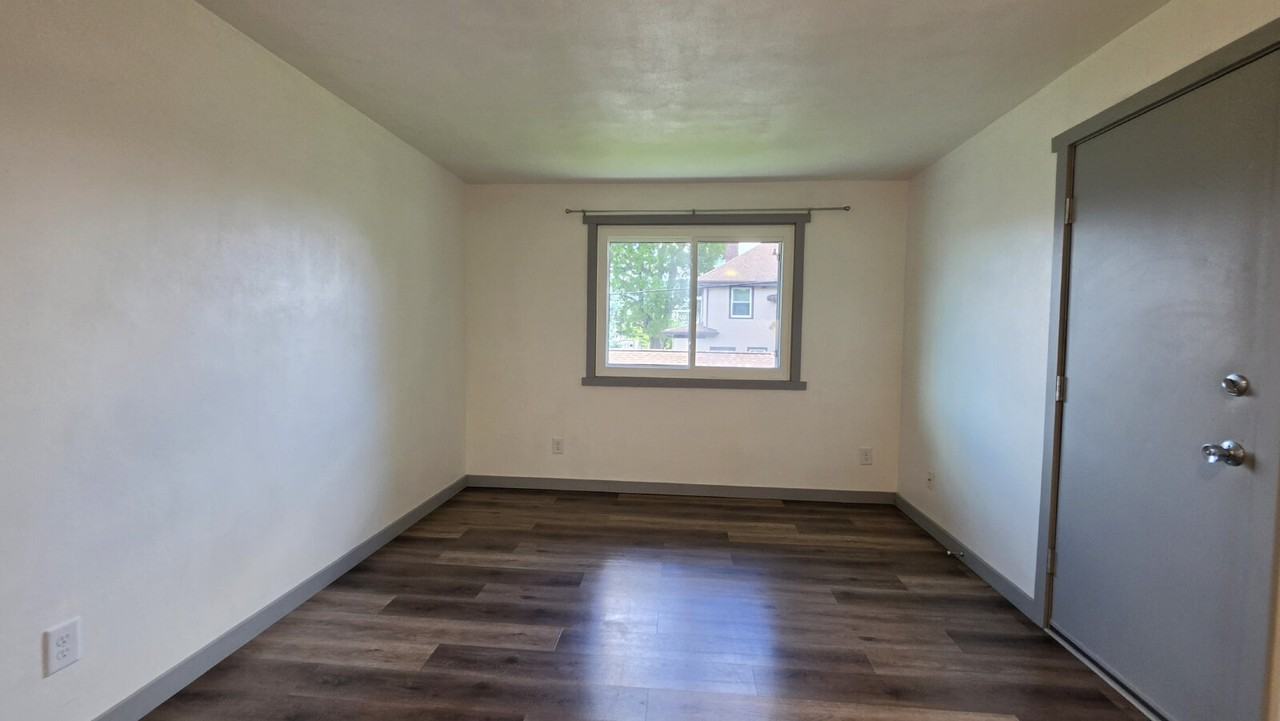 2400 N Bay St Apt 7 - Photo 3 of 6