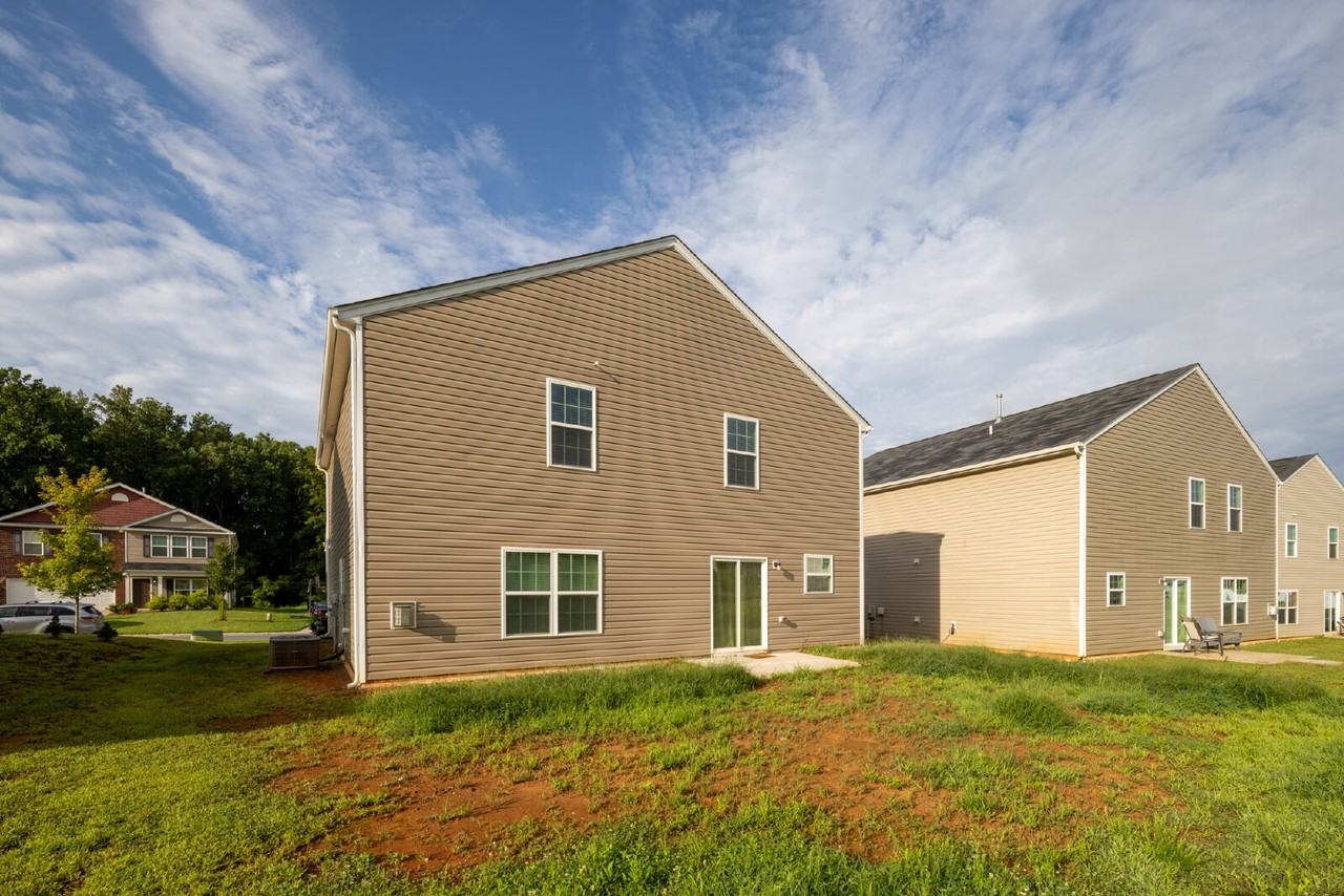 1243 Aurora Glen Dr - Photo 2 of 32
