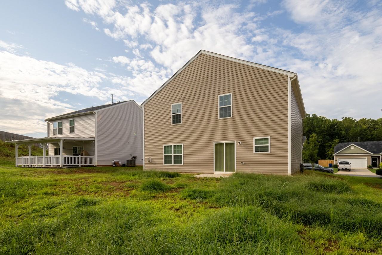 1243 Aurora Glen Dr - Photo 3 of 32