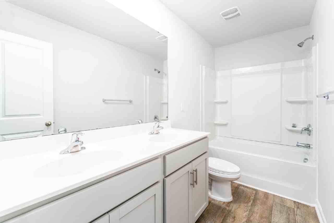 1243 Aurora Glen Dr - Photo 7 of 32
