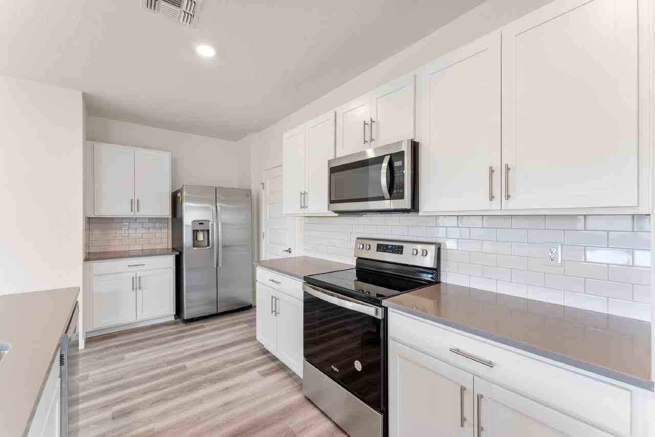 419 Tanis Ave - Photo 3 of 27