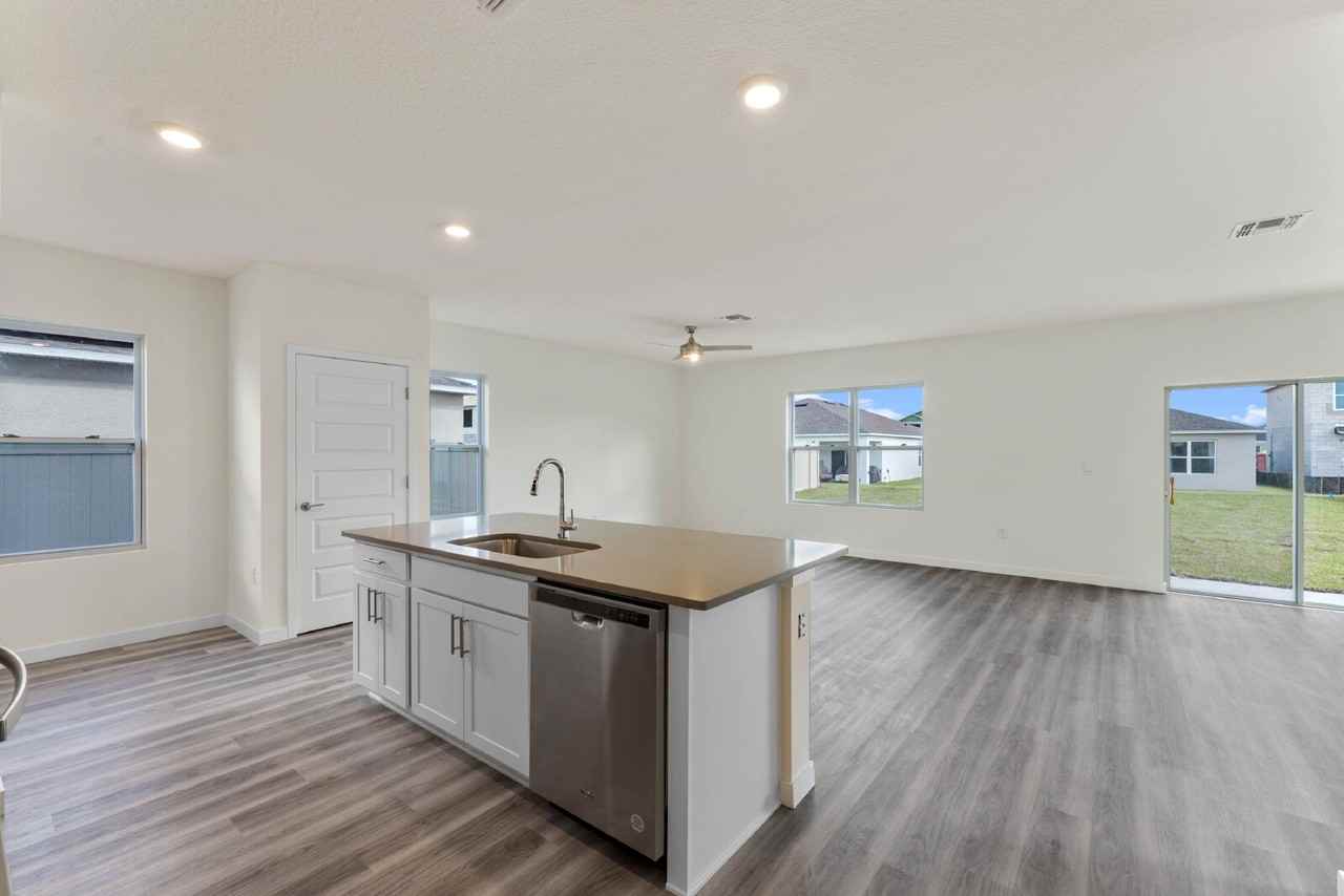 419 Tanis Ave - Photo 4 of 27