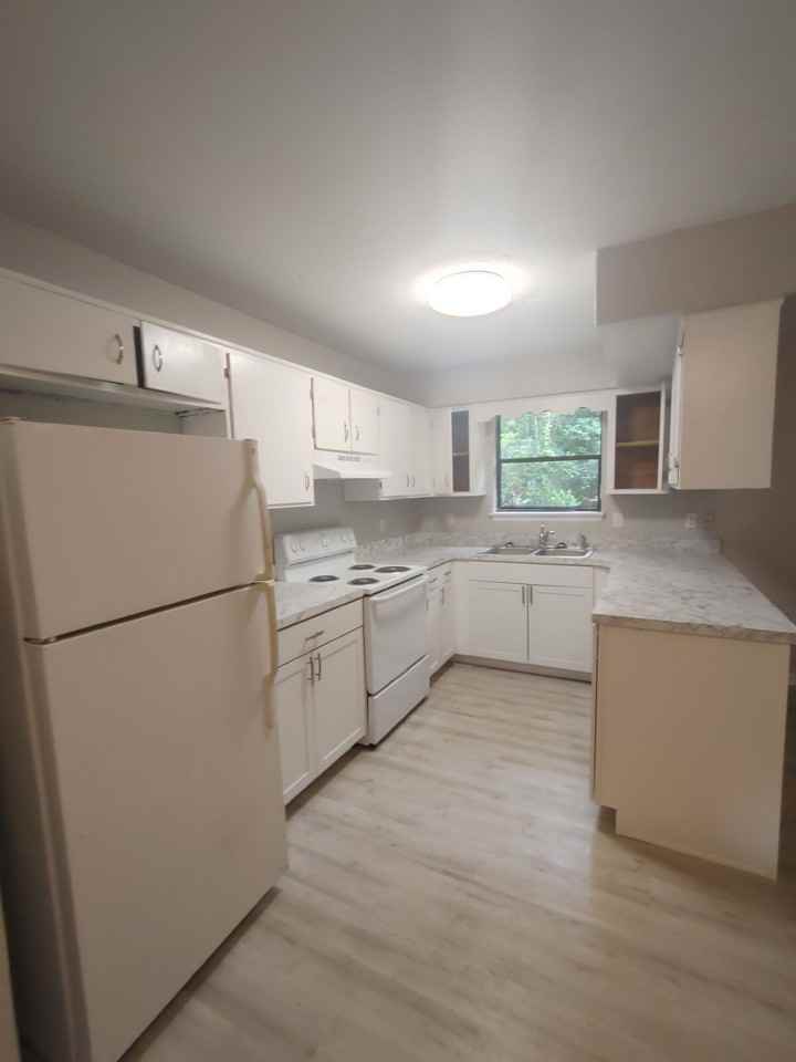 642 E Call St - Photo 5 of 9