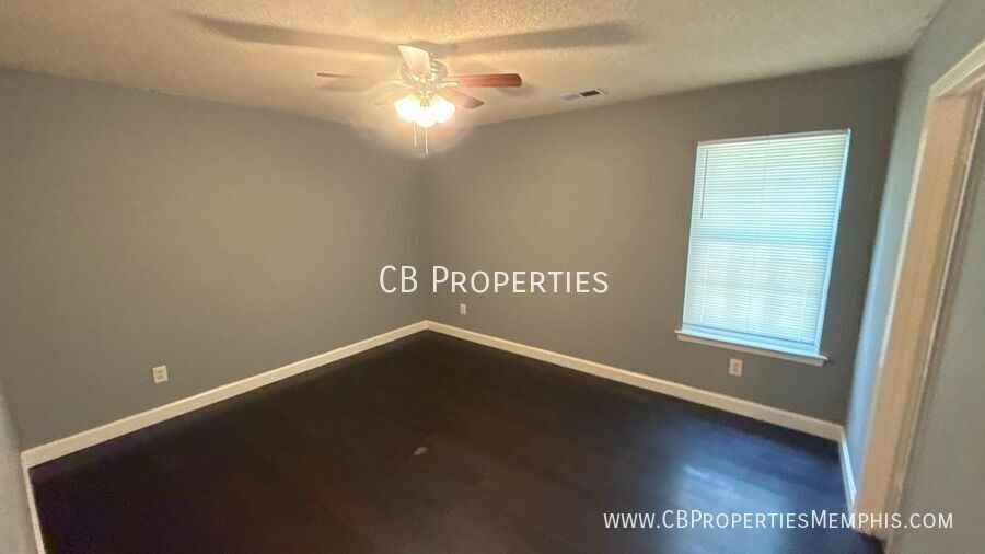 5864 Ashridge Pl - Photo 3 of 9