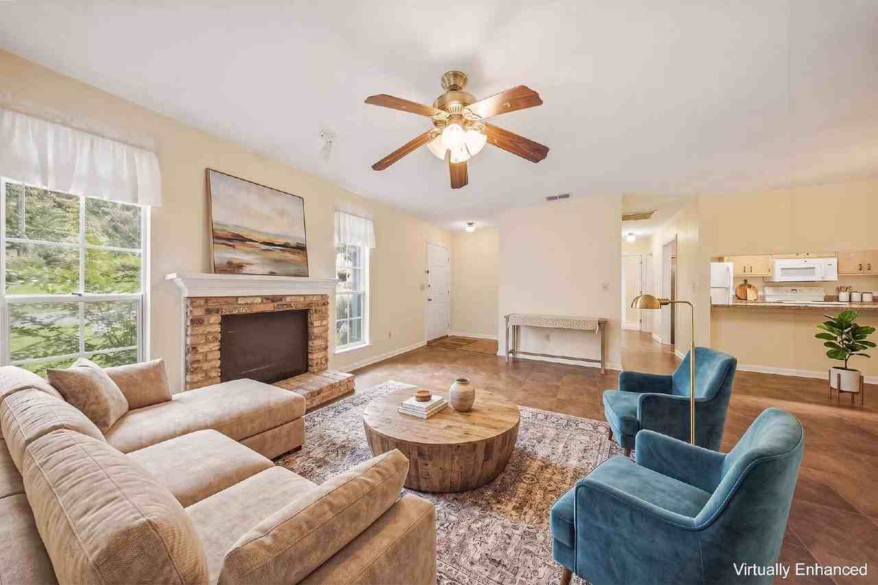 1402 Sturbridge Pl - Photo 3 of 33