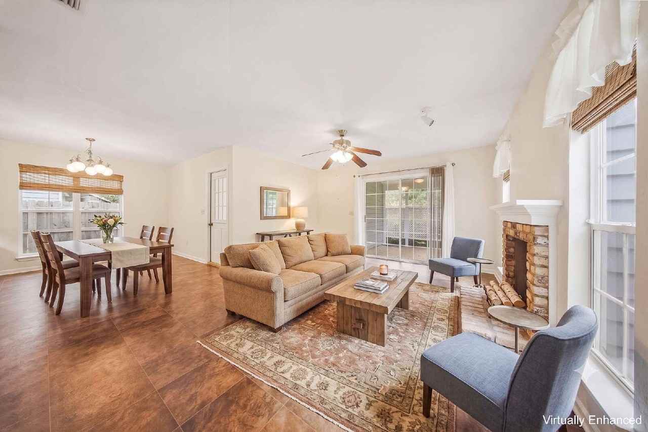 1402 Sturbridge Pl - Photo 4 of 33