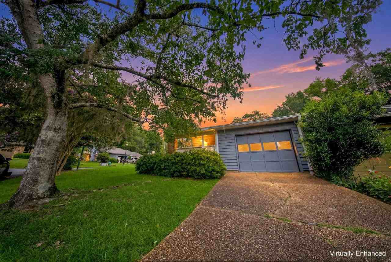 1402 Sturbridge Pl - Photo 5 of 33