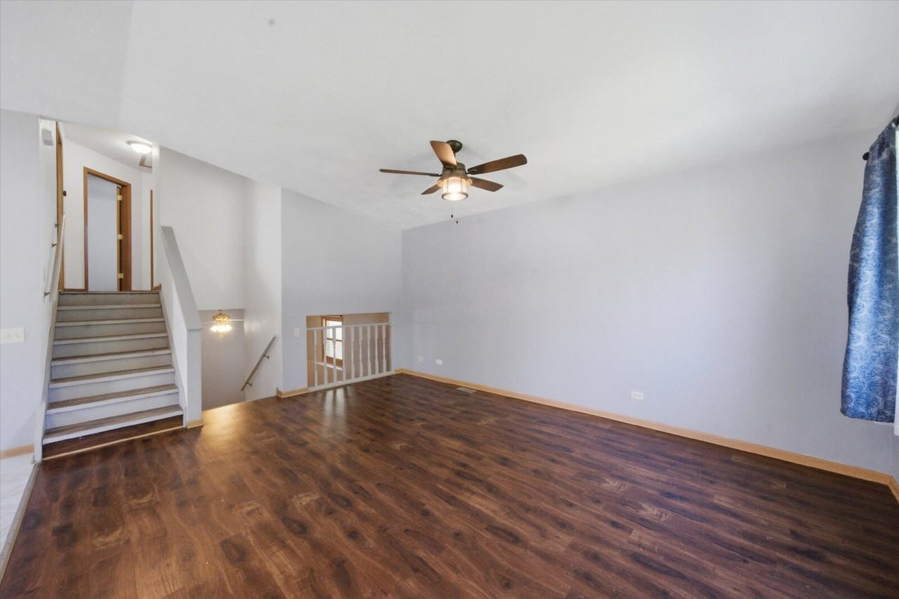3003 Gilboa Ave - Photo 2 of 27