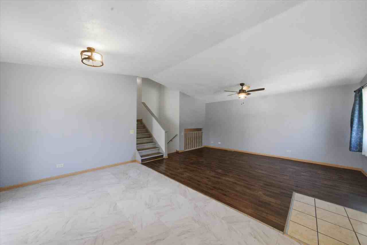 3003 Gilboa Ave - Photo 3 of 27
