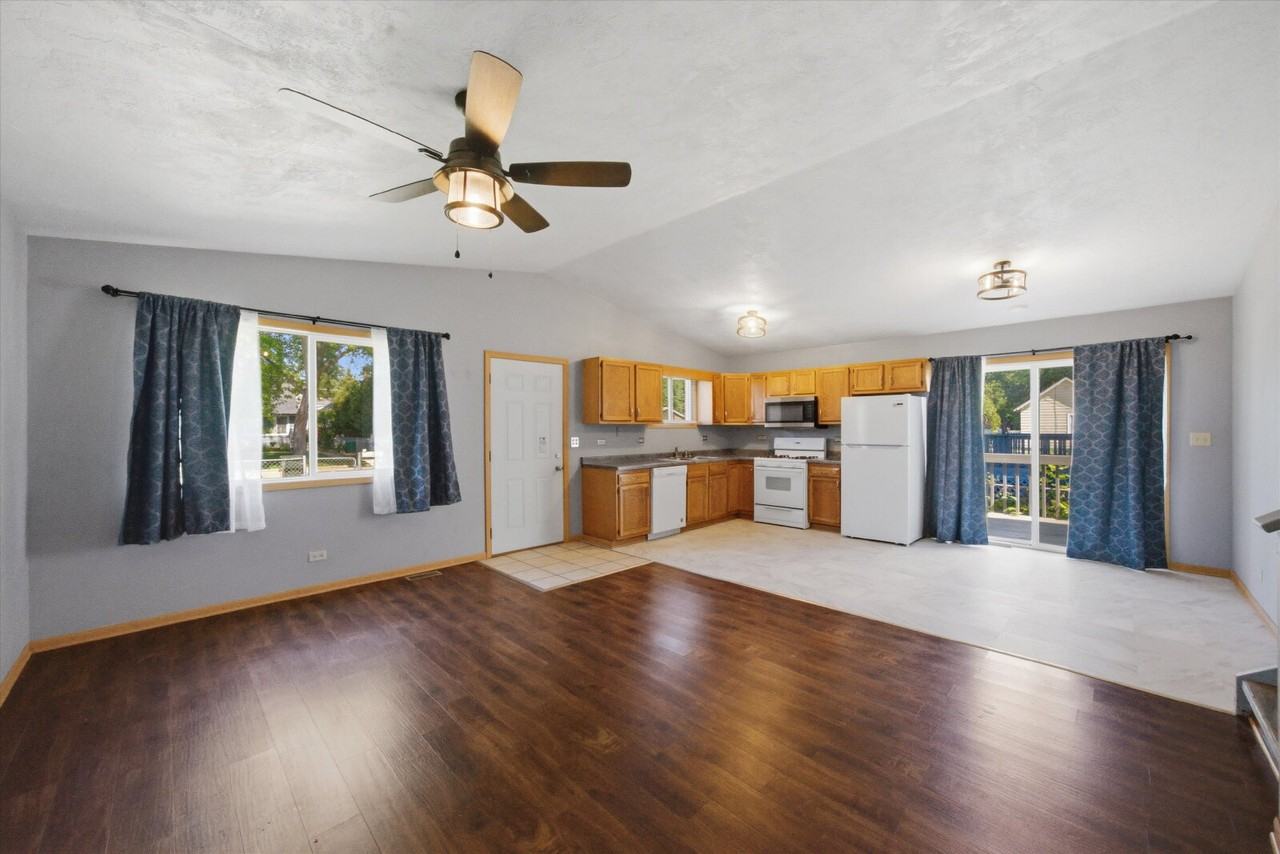3003 Gilboa Ave - Photo 4 of 27