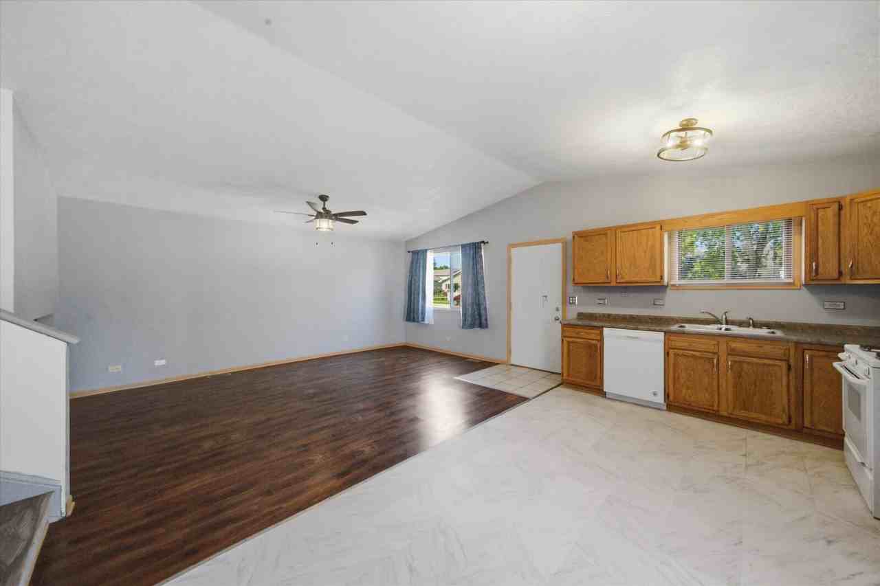 3003 Gilboa Ave - Photo 5 of 27