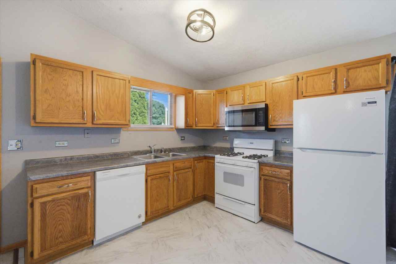 3003 Gilboa Ave - Photo 7 of 27