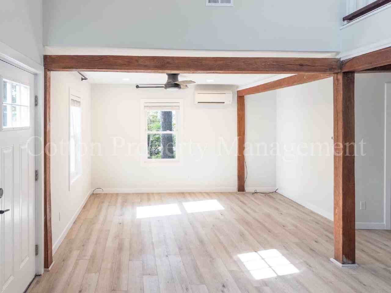 1410 42nd St - Photo 5 of 30