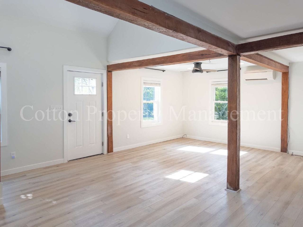 1410 42nd St - Photo 7 of 30