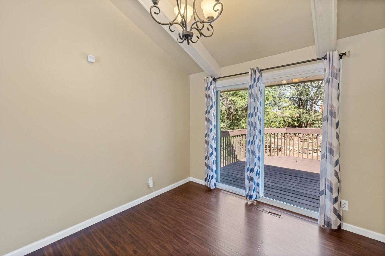 1401 Sanderson Ave - Photo 7 of 38