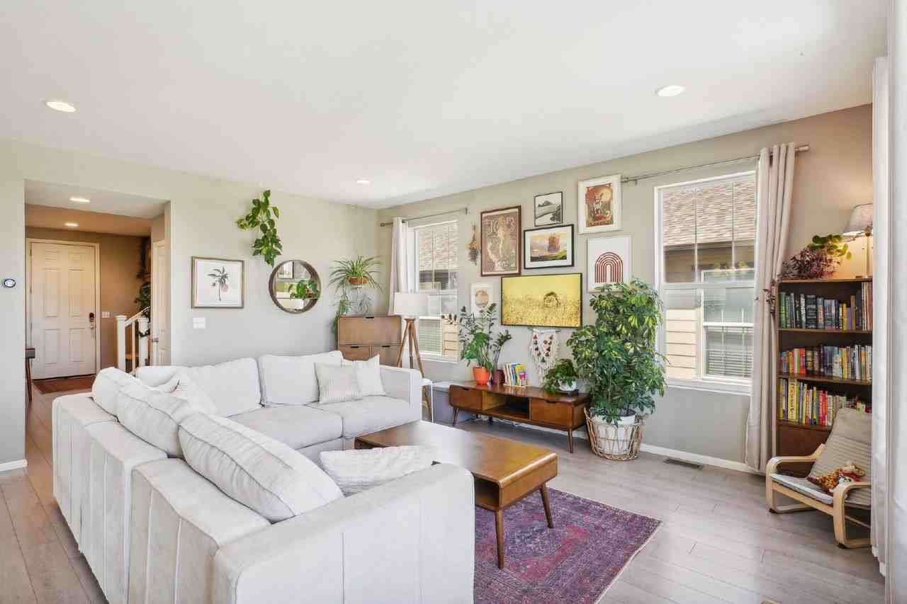 10918 Unity Ln - Photo 7 of 50