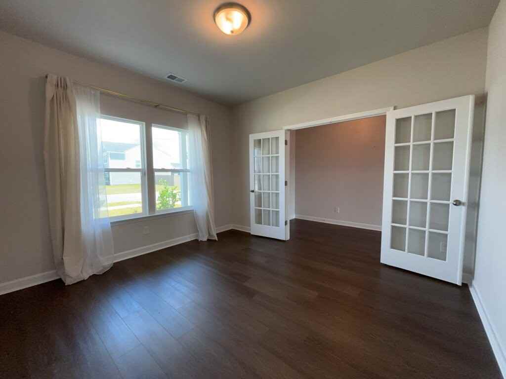445 Navona Dr - Photo 5 of 39