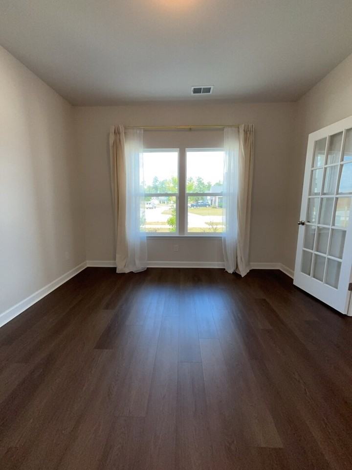 445 Navona Dr - Photo 6 of 39