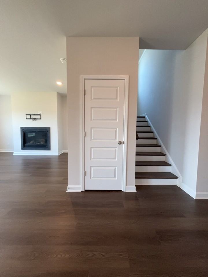 445 Navona Dr - Photo 7 of 39