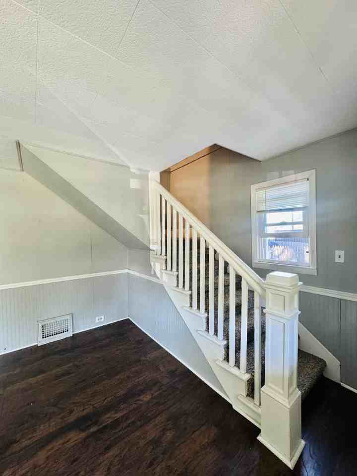 108 W Pine St - Photo 3 of 10