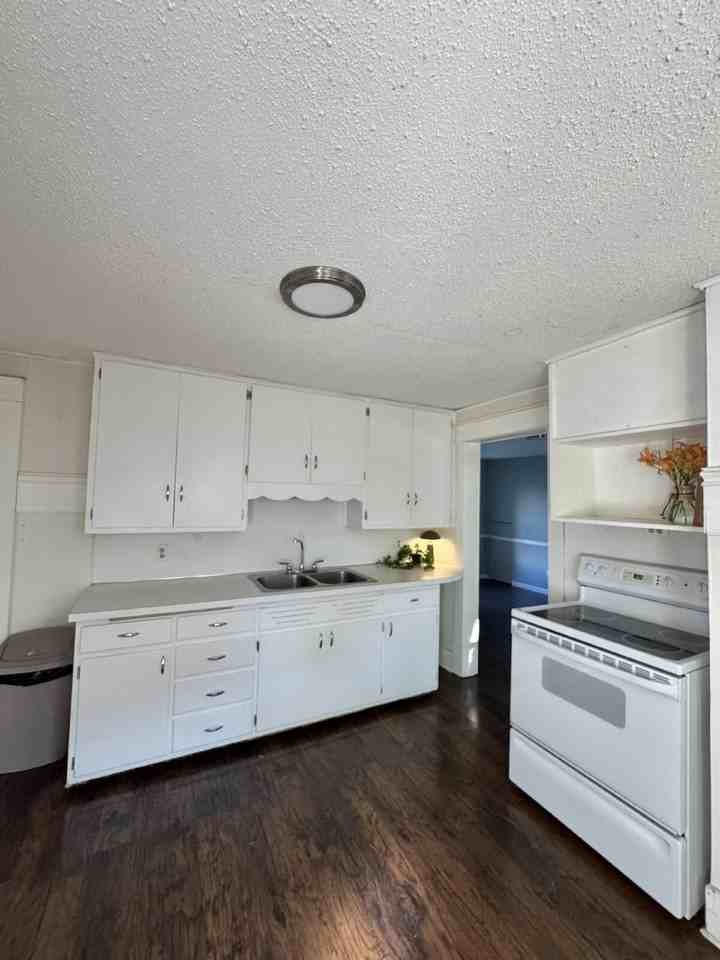 108 W Pine St - Photo 5 of 10