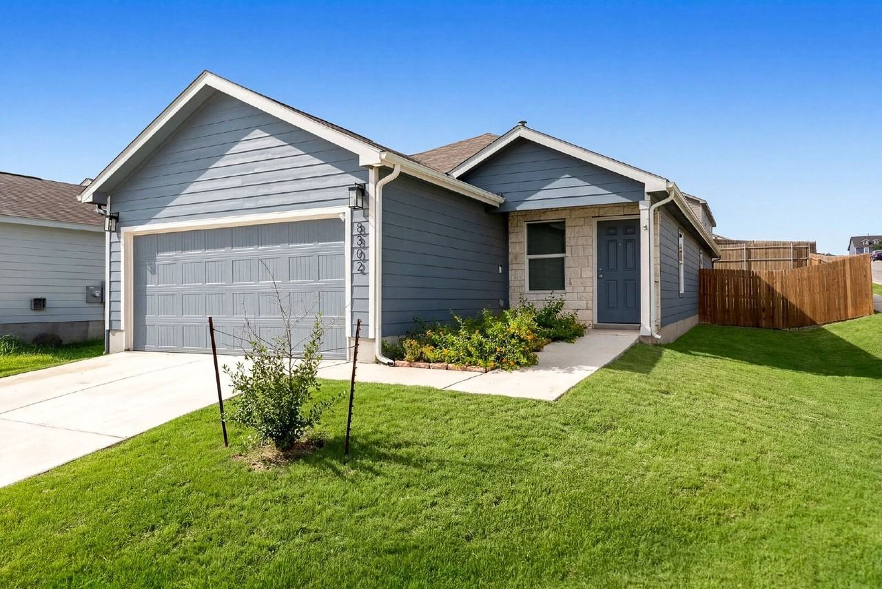 8802 Mccoy Pass - Photo 4 of 43
