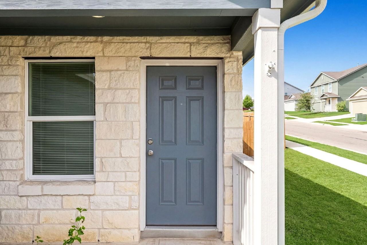 8802 Mccoy Pass - Photo 5 of 43