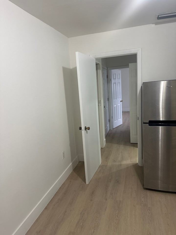 Sw 37th Ct #2 - Photo 2 of 10