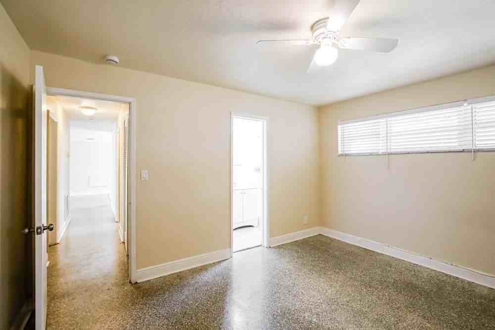 1780 Sw 37th Way #NA - Photo 6 of 9