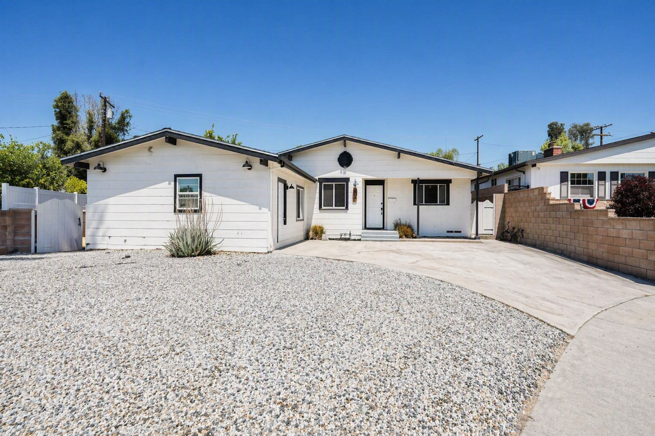 719 Esther Way - Photo 3 of 28
