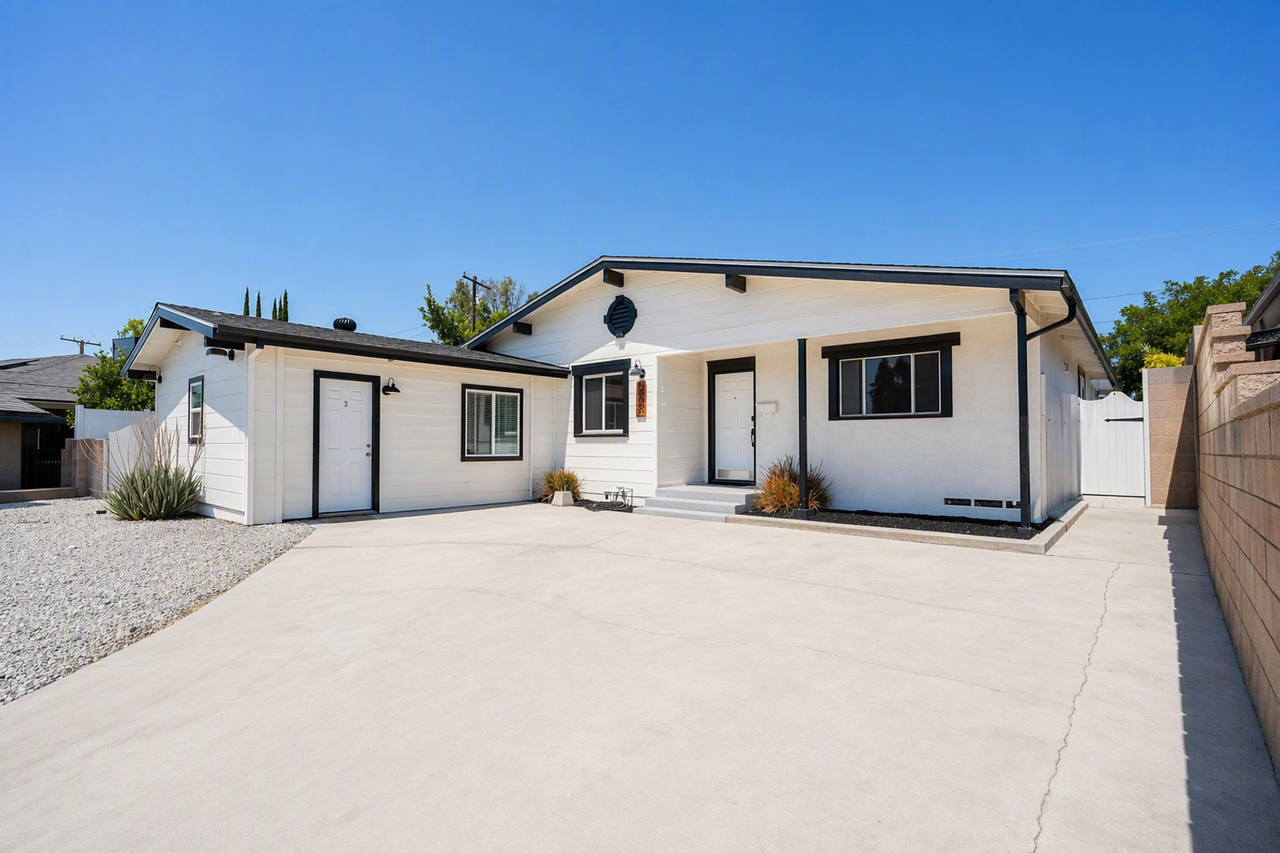 719 Esther Way - Photo 4 of 28