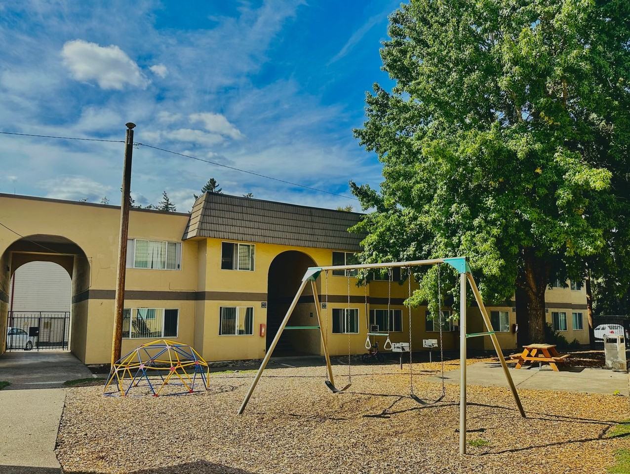 Ridgecreek Manor Apartments - Photo 2 of 11
