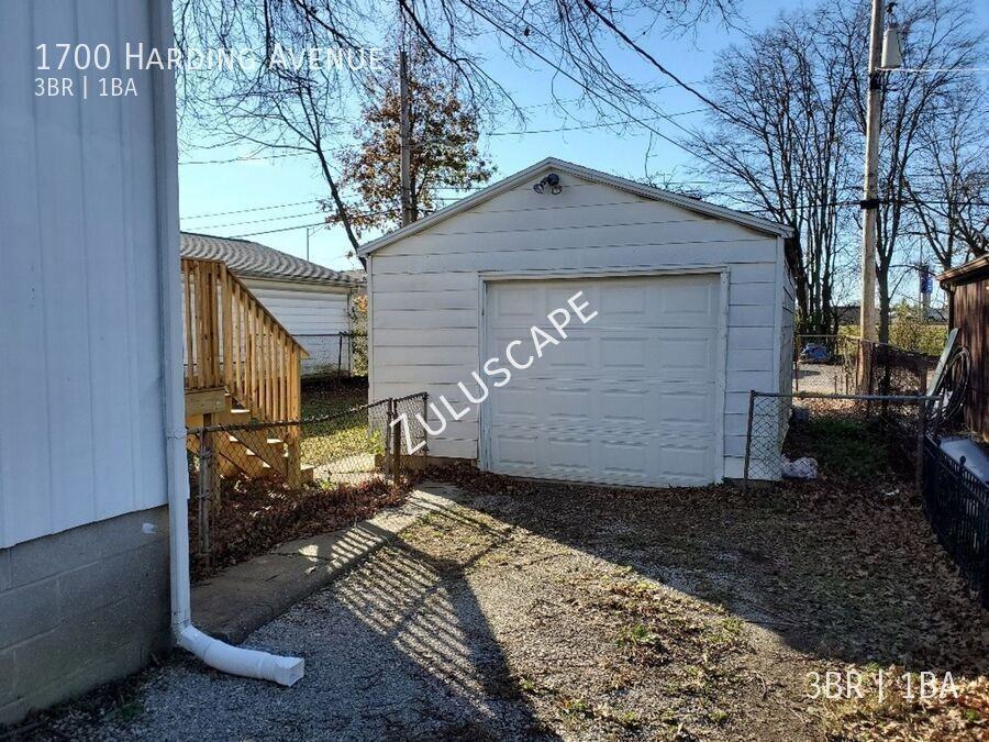 1700 Harding Ave - Photo 2 of 18
