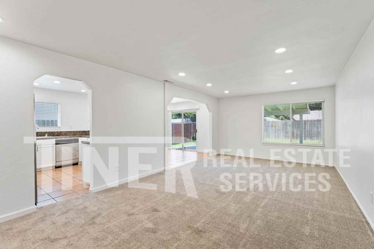 2815 Erin Dr - Photo 2 of 25