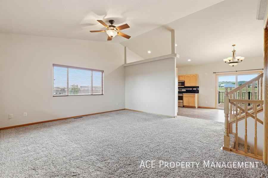 14835 Fox Trl - Photo 2 of 19