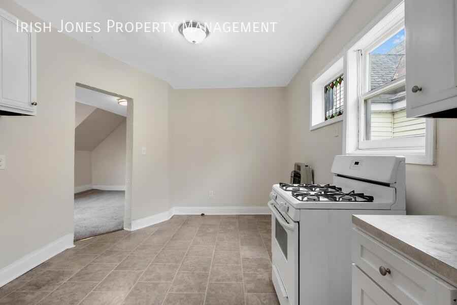 109 19th St #2 - Photo 2 of 11