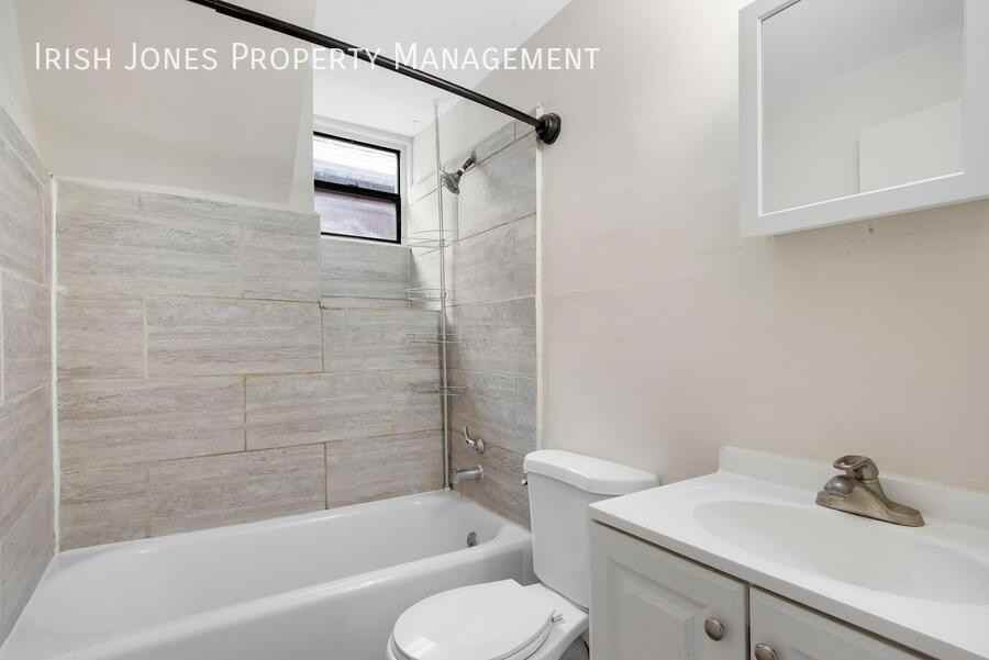 109 19th St #2 - Photo 4 of 11