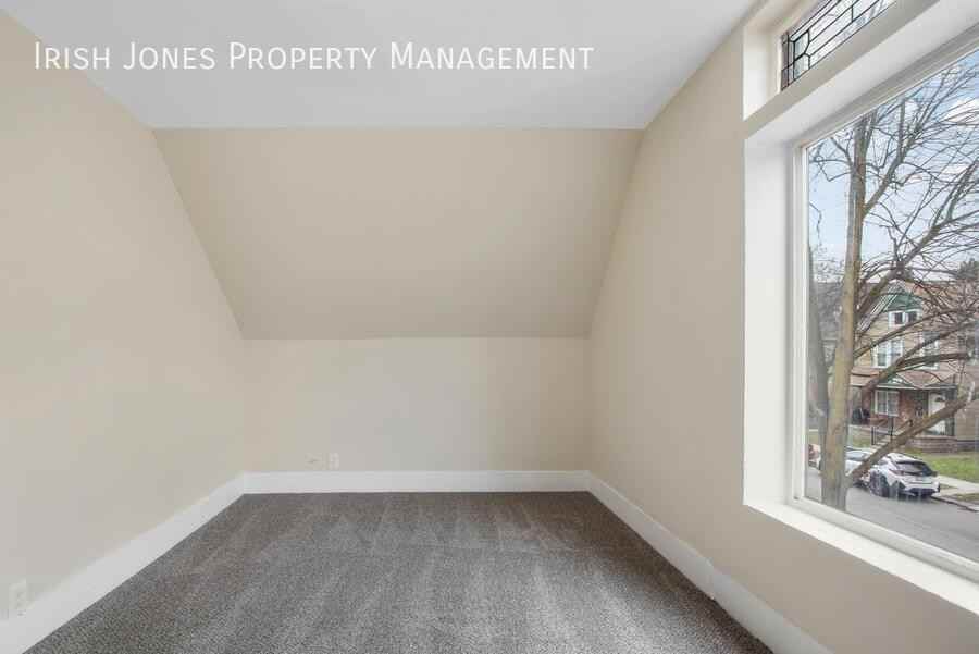 109 19th St #2 - Photo 5 of 11