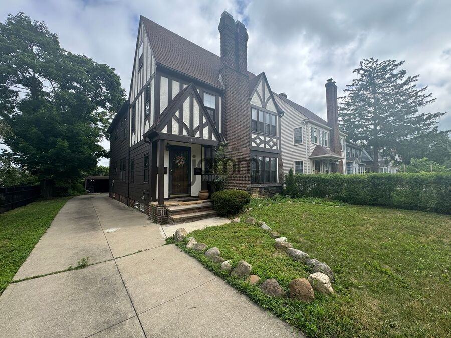 16811 Kenyon Rd Lowr - Photo 2 of 20