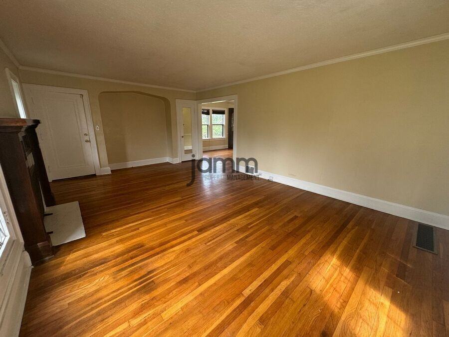 16811 Kenyon Rd Lowr - Photo 3 of 20