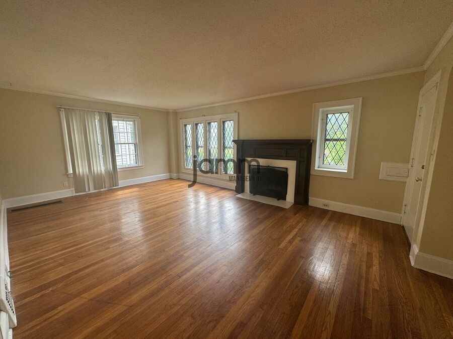 16811 Kenyon Rd Lowr - Photo 4 of 20