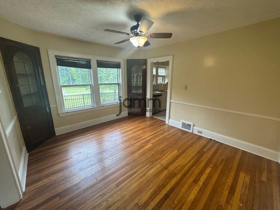 16811 Kenyon Rd Lowr - Photo 5 of 20