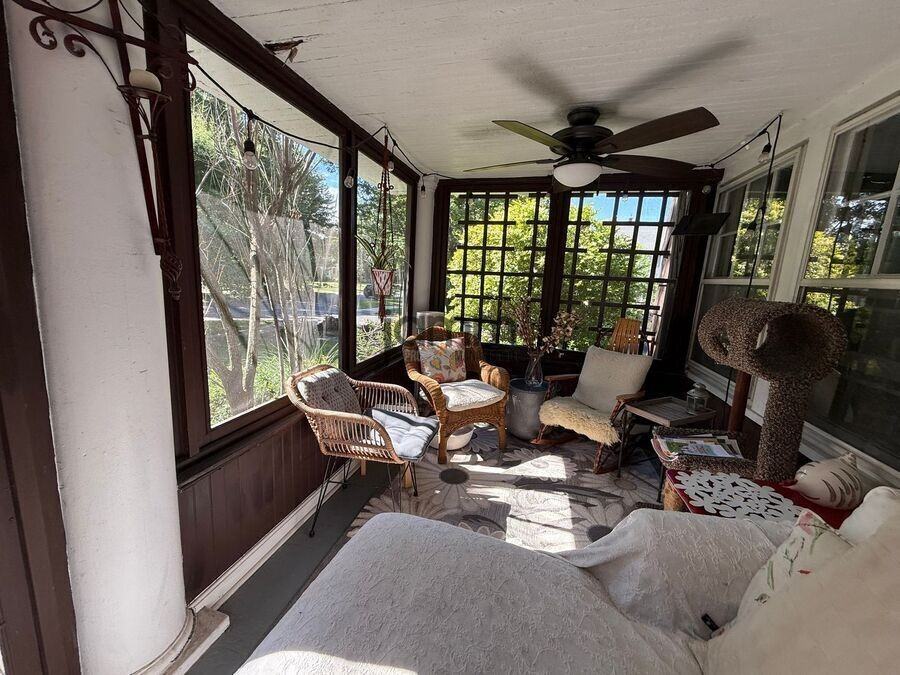 2425 Demington Dr - Photo 3 of 17
