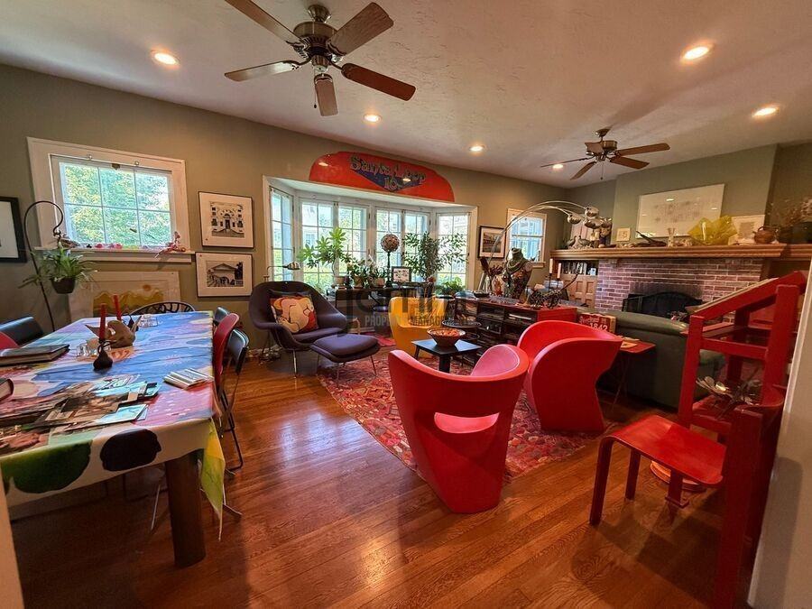 2425 Demington Dr - Photo 5 of 17