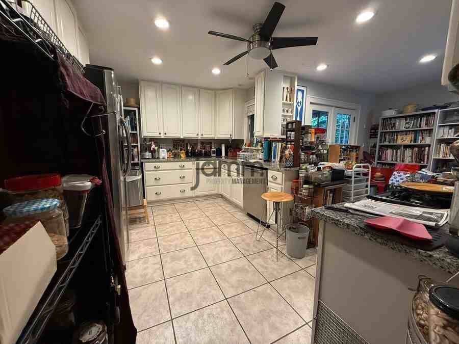 2425 Demington Dr - Photo 7 of 17
